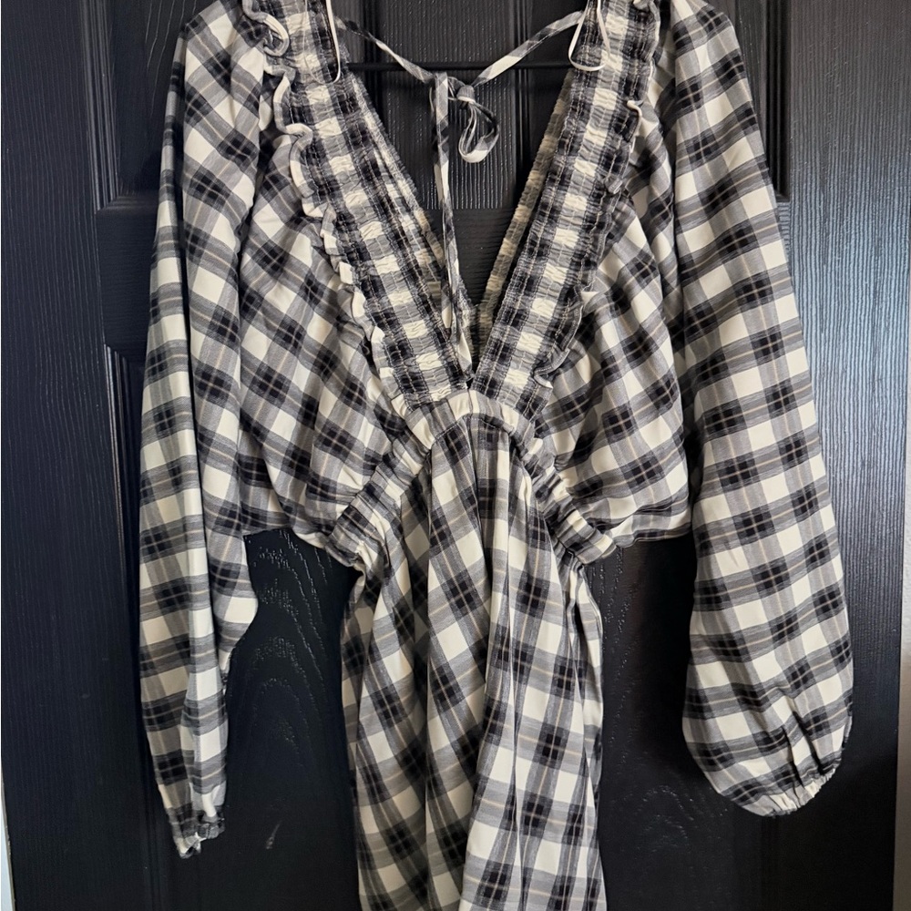 Plaid V-Neck Long Sleeve Romper in Black & White